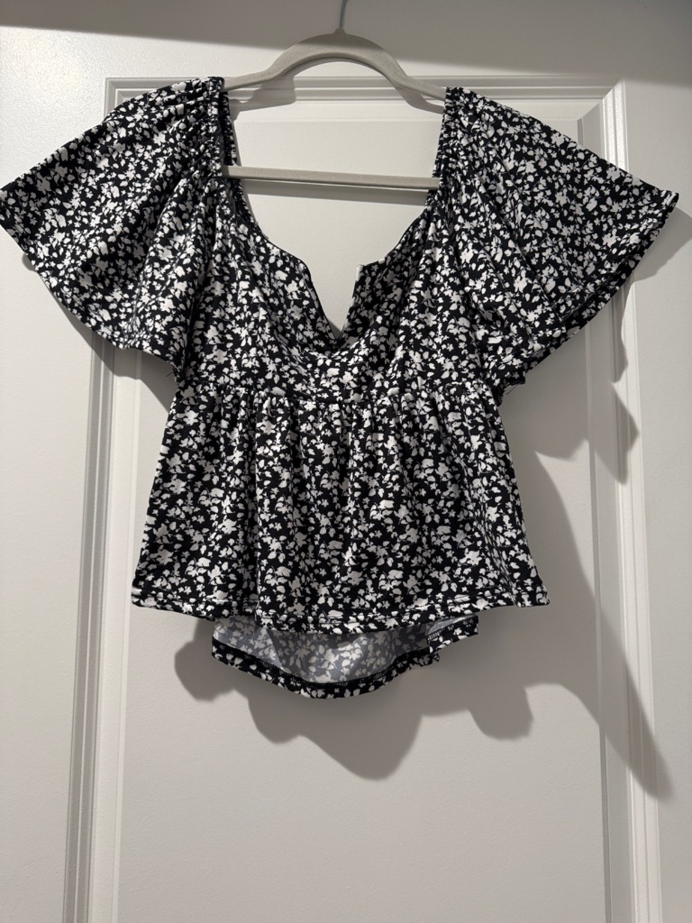 miami Black and White Floral Flutter-Sleeve Peplum Blouse